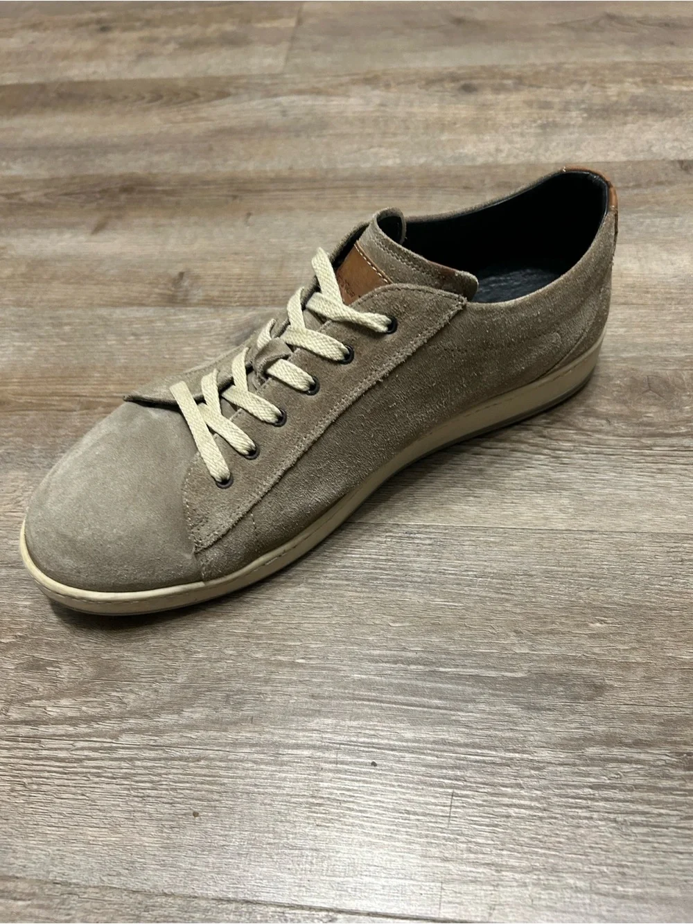 To Boot Barlow Men’s Size 10.5 Suede Lace-Up Low Top Sneakers Taupe Shoes